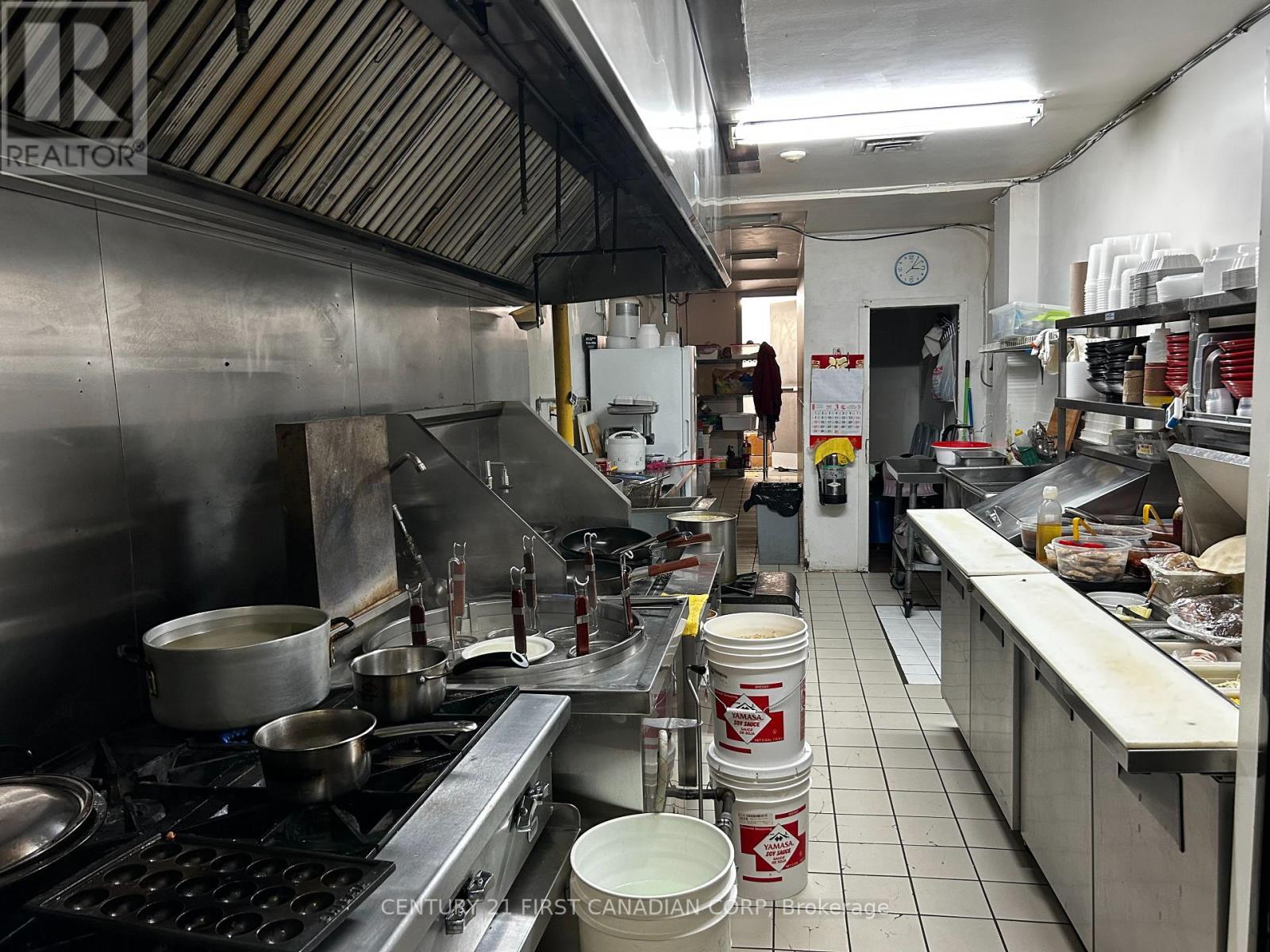 192 Dundas Street, London East (East F), ON