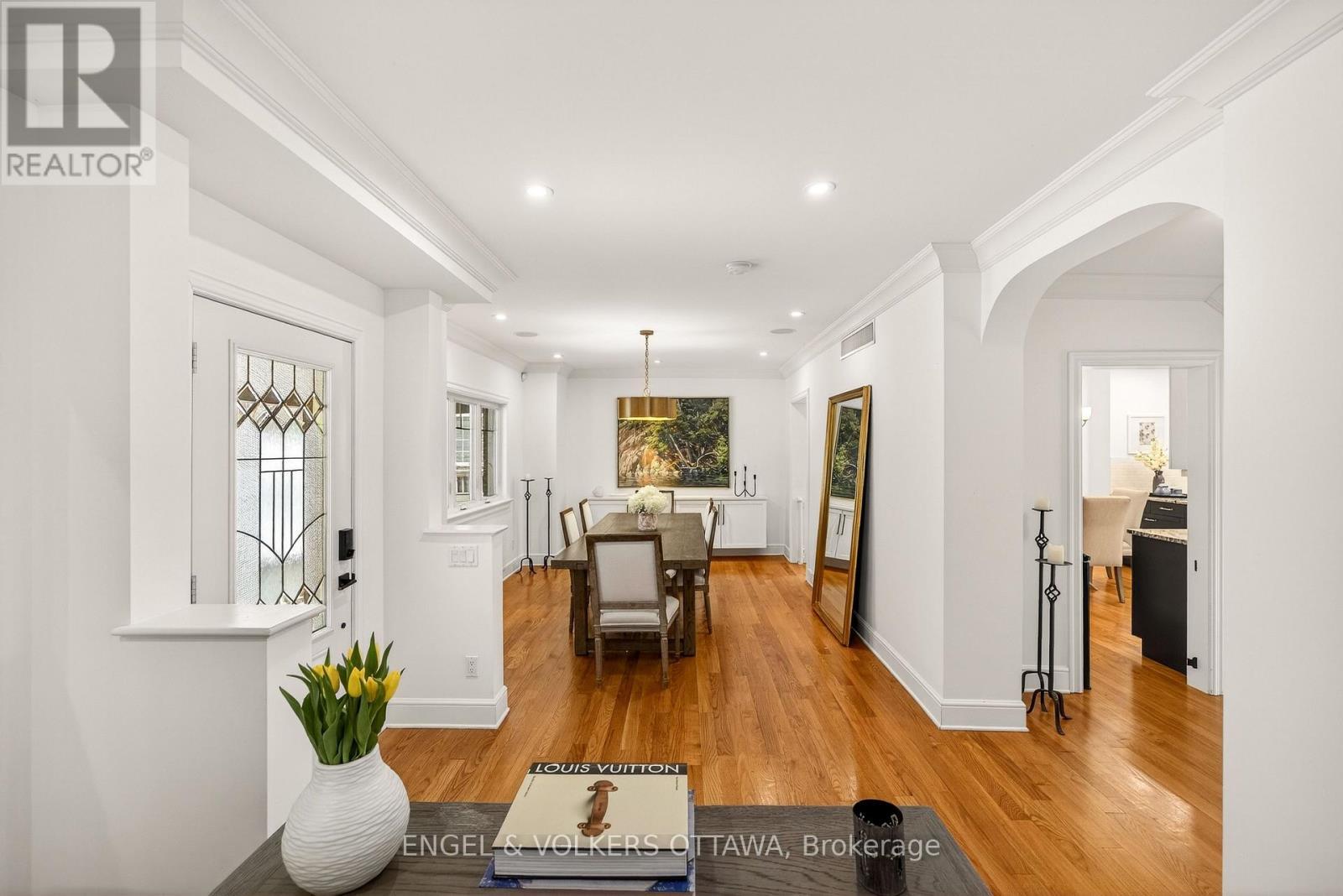 498 Queen Elizabeth Drive, Ottawa, ON - Indoor