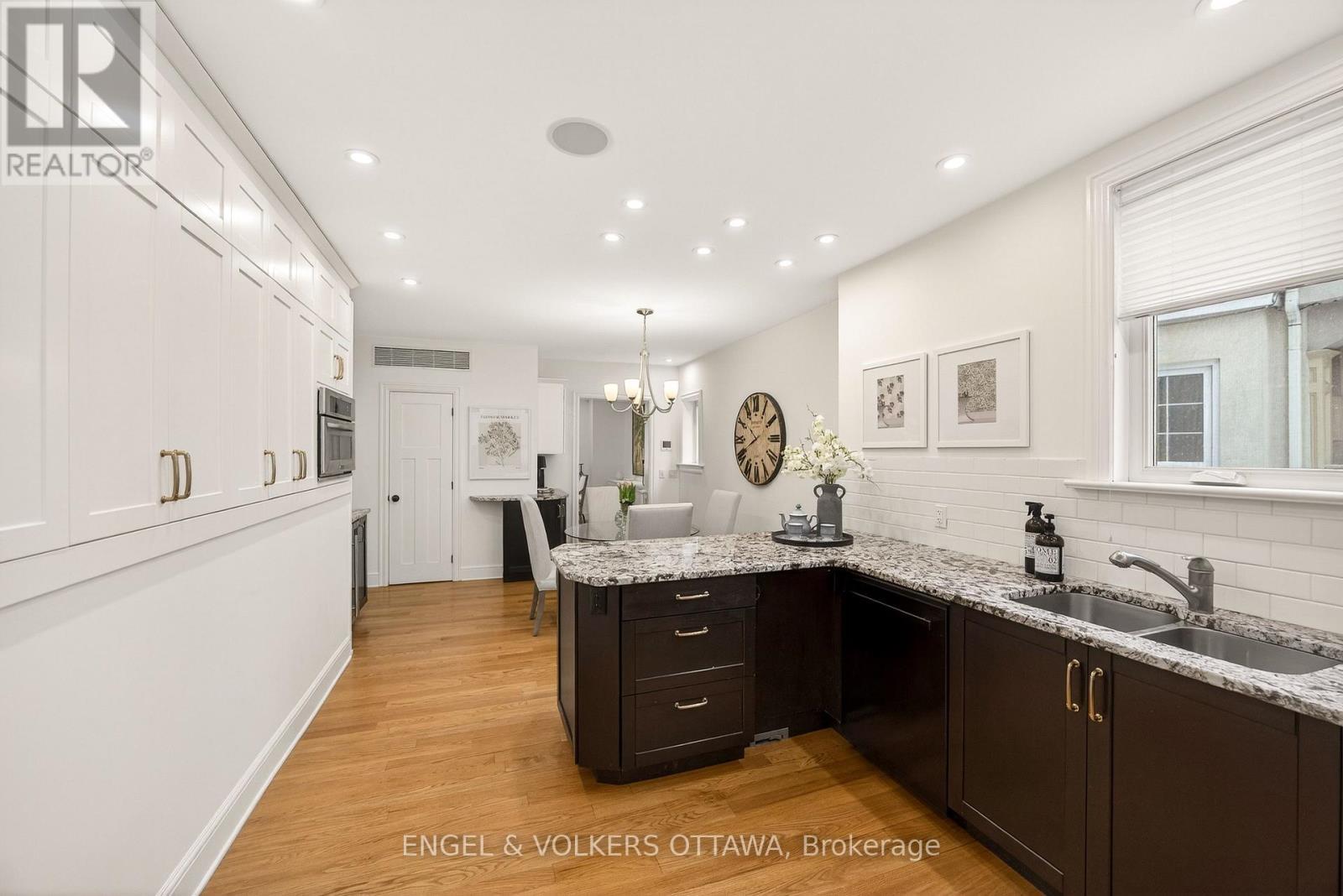 498 Queen Elizabeth Drive, Ottawa, ON - Indoor Photo Showing Kitchen With Double Sink