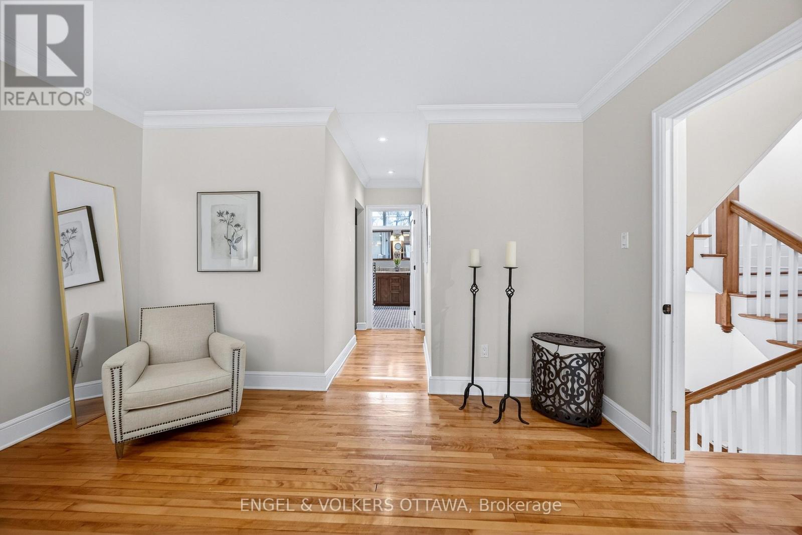 498 Queen Elizabeth Drive, Ottawa, ON - Indoor