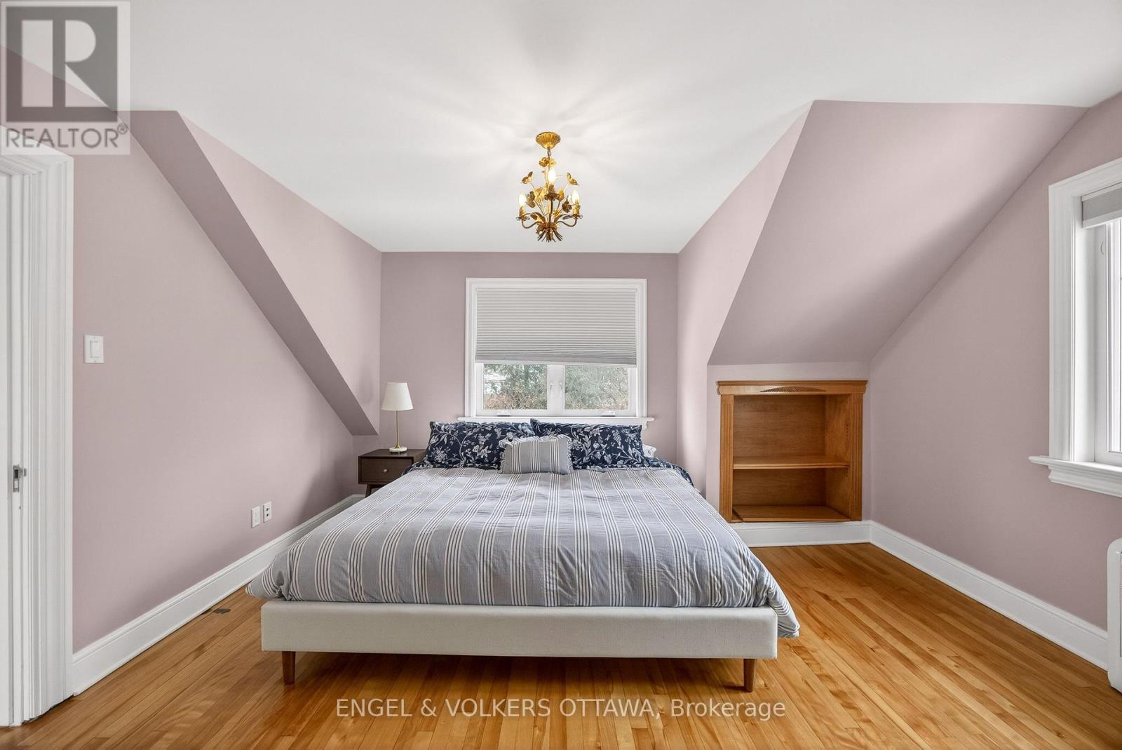 498 Queen Elizabeth Drive, Ottawa, ON - Indoor Photo Showing Bedroom