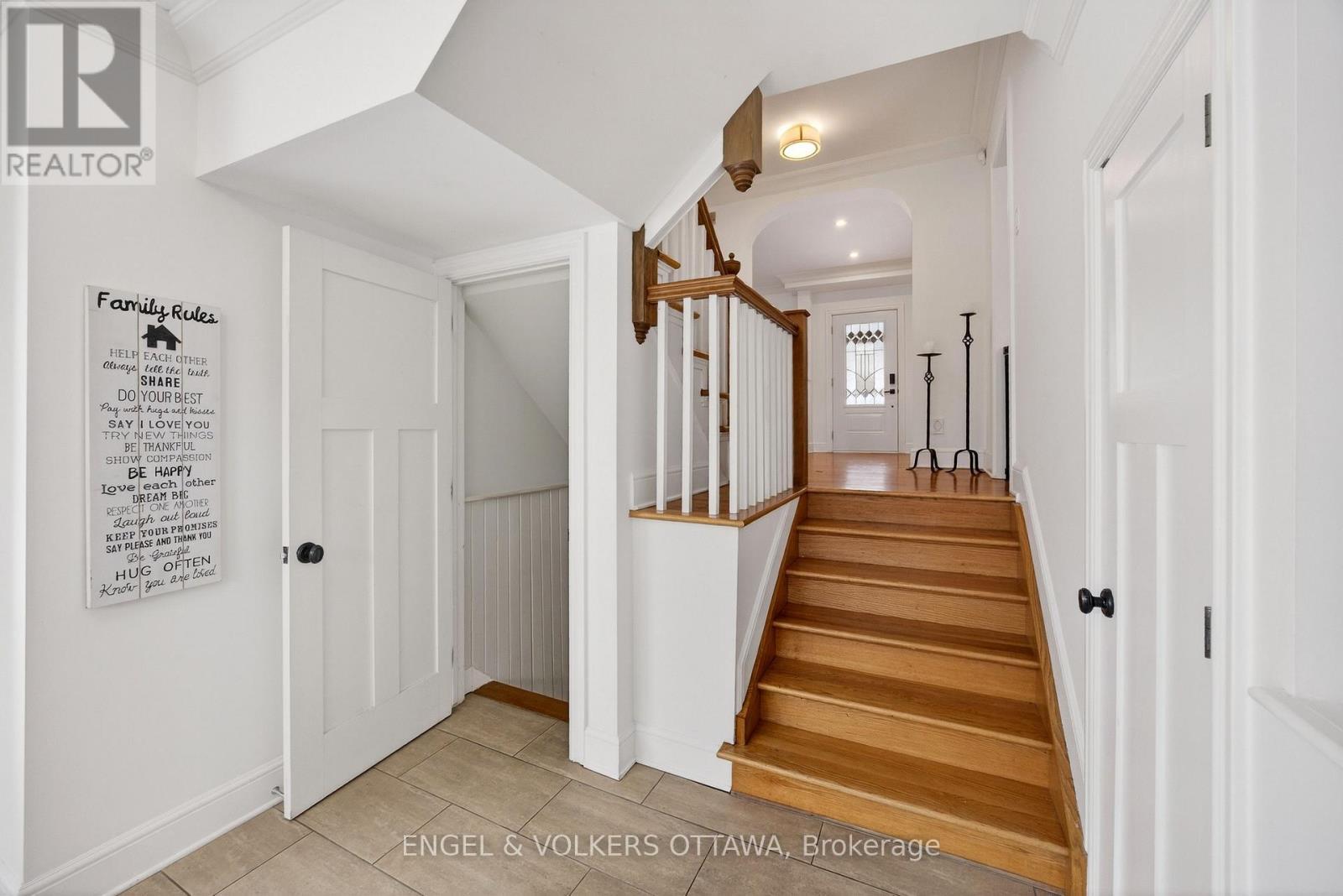 498 Queen Elizabeth Drive, Ottawa, ON - Indoor Photo Showing Other Room