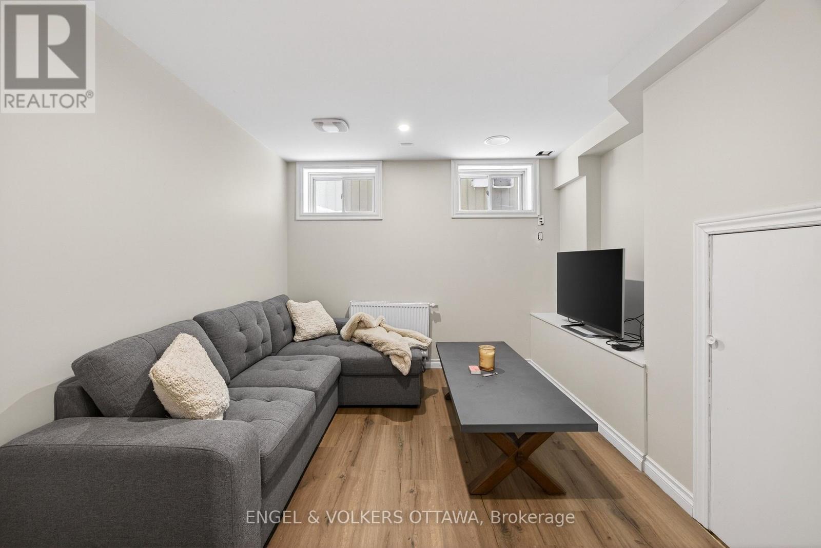 498 Queen Elizabeth Drive, Ottawa, ON - Indoor