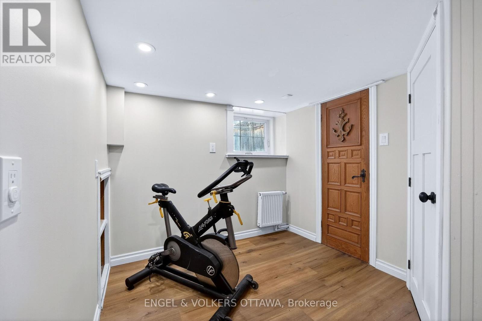 498 Queen Elizabeth Drive, Ottawa, ON - Indoor Photo Showing Gym Room
