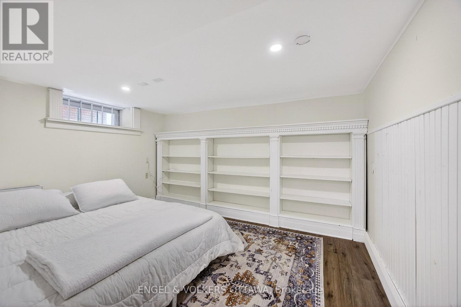 498 Queen Elizabeth Drive, Ottawa, ON - Indoor Photo Showing Bedroom
