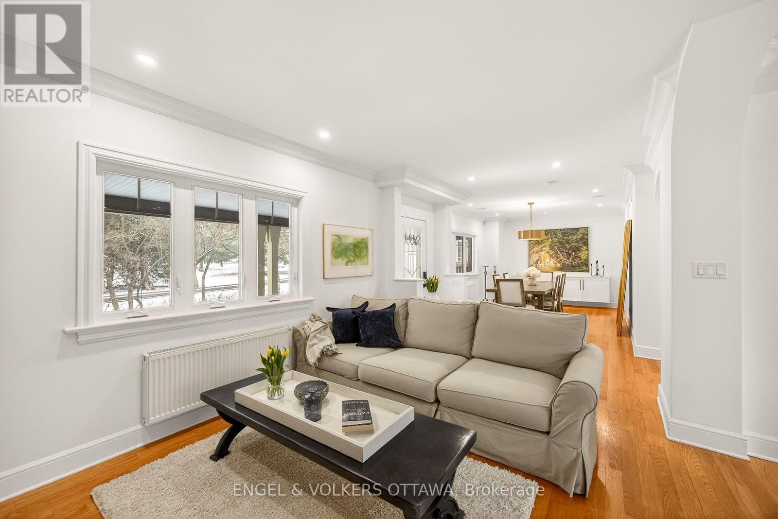 498 Queen Elizabeth Drive, Ottawa, ON - Indoor Photo Showing Living Room