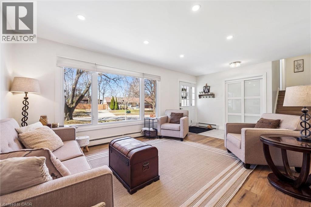 316 Dale Crescent, Waterloo, ON - Indoor Photo Showing Living Room