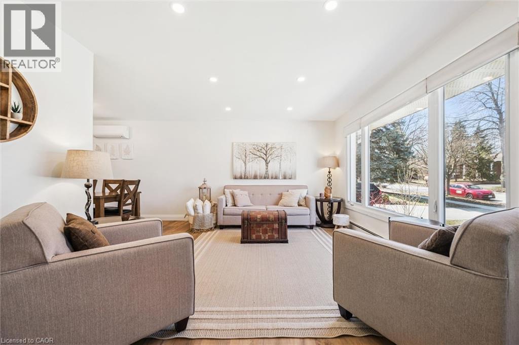 316 Dale Crescent, Waterloo, ON - Indoor Photo Showing Living Room