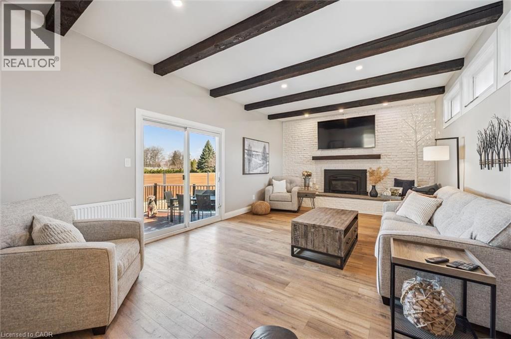 316 Dale Crescent, Waterloo, ON - Indoor Photo Showing Living Room With Fireplace