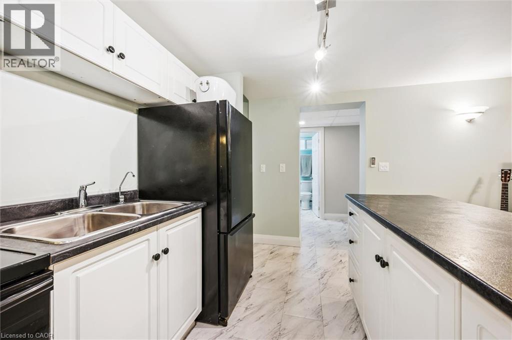 316 Dale Crescent, Waterloo, ON - Indoor Photo Showing Kitchen With Double Sink