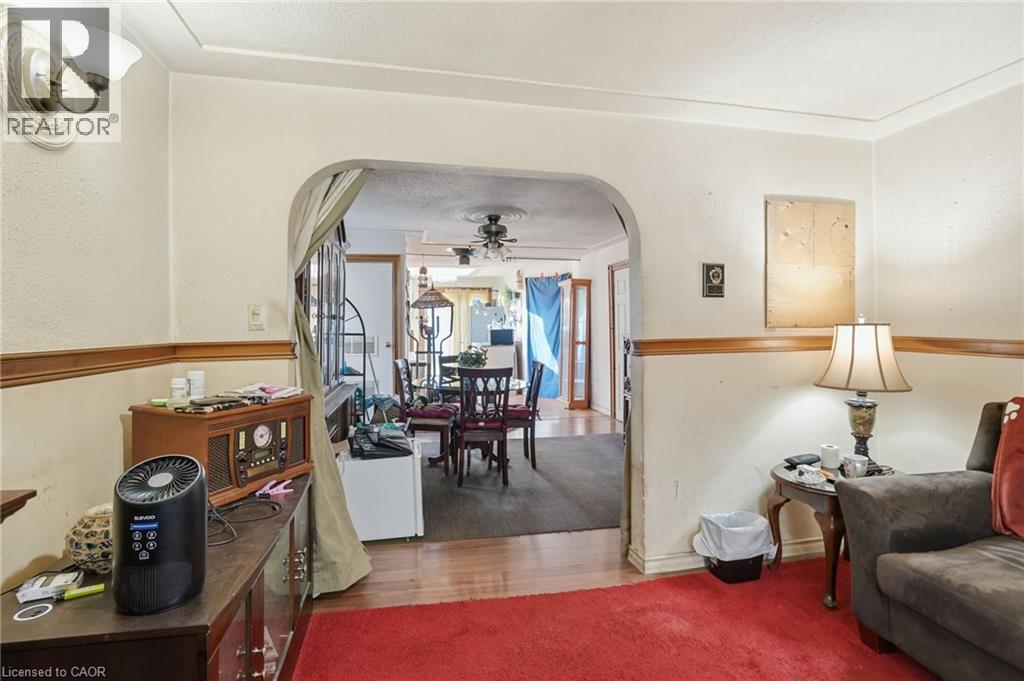 1382 Cannon Street E, Hamilton, ON - Indoor