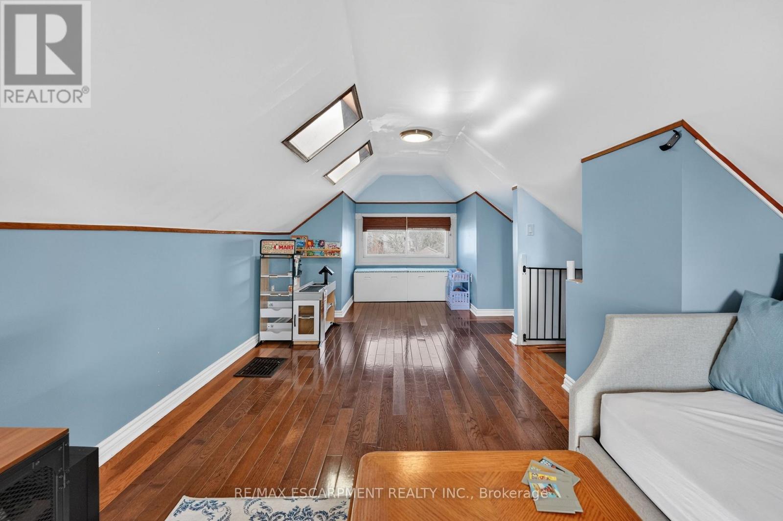207 Edgemont Street S, Hamilton, ON - Indoor Photo Showing Other Room