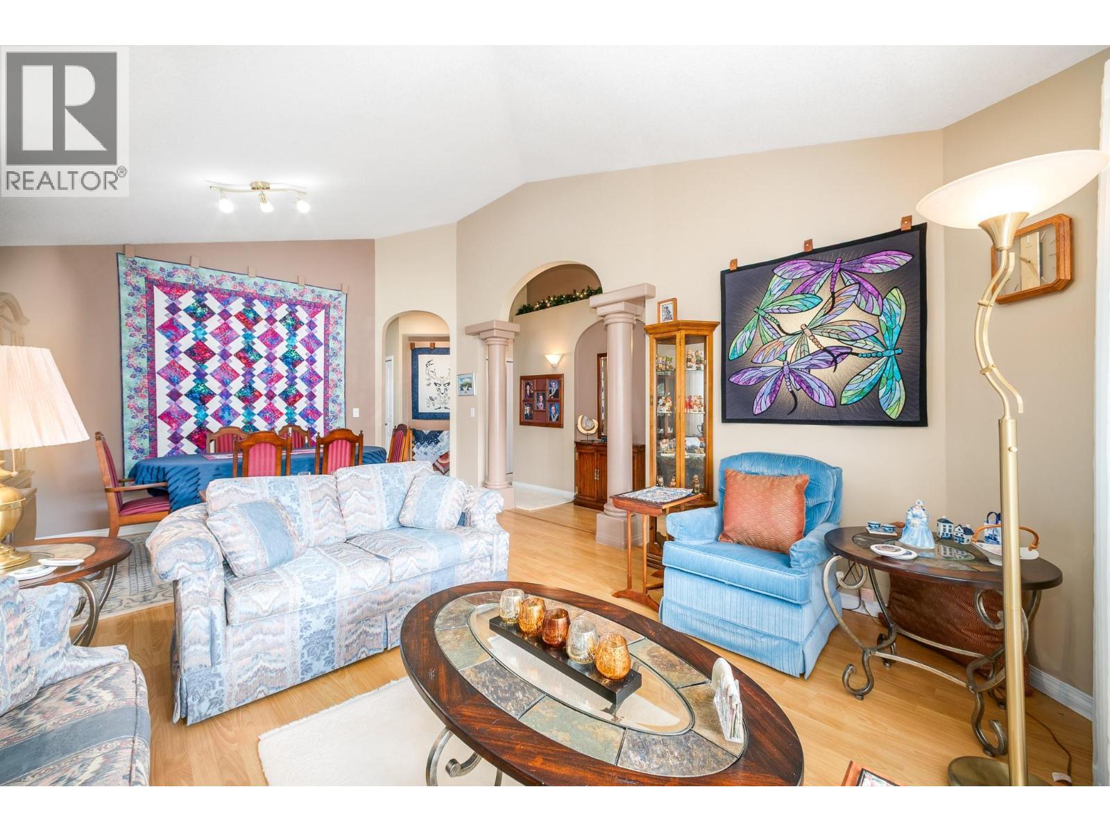 550 Yates Road Unit# 118, Kelowna, BC - Indoor Photo Showing Living Room