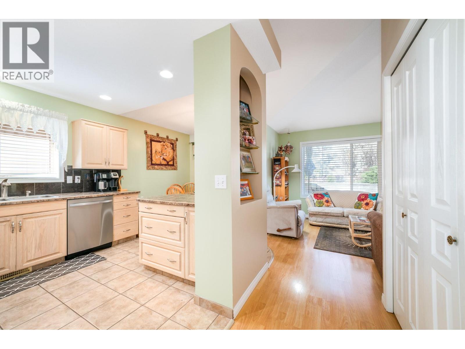 550 Yates Road Unit# 118, Kelowna, BC - Indoor Photo Showing Kitchen