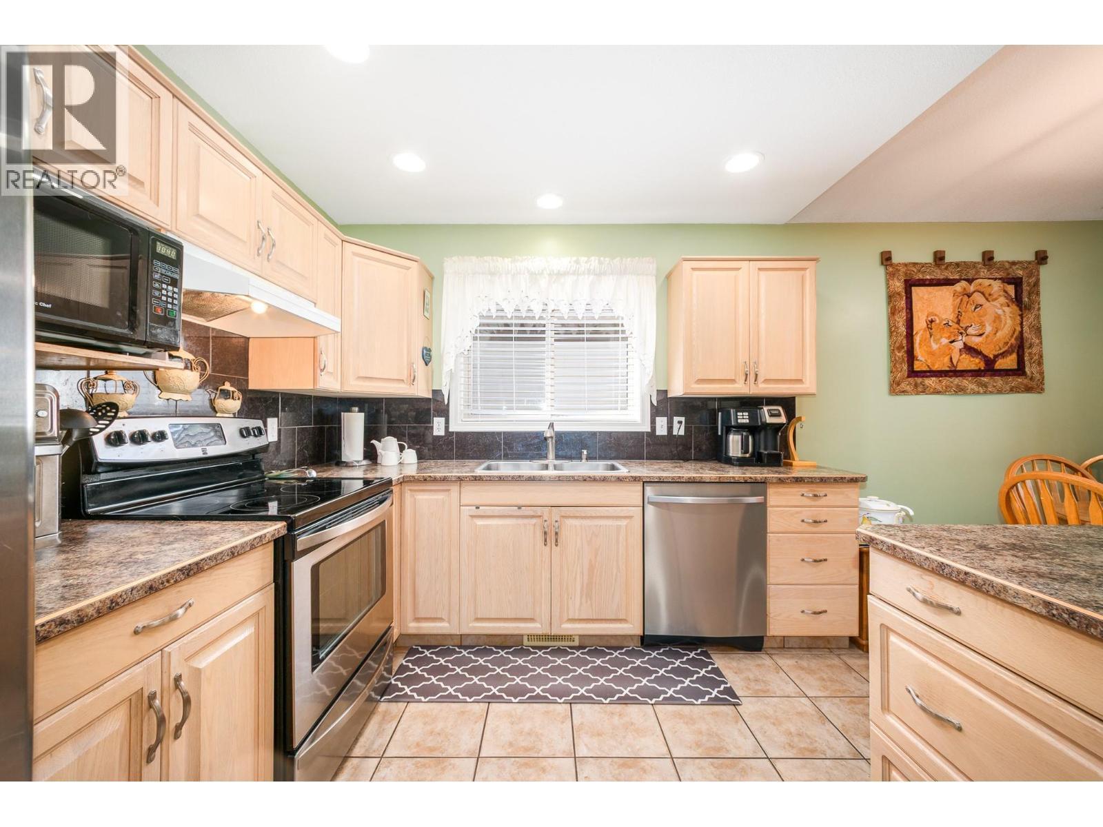 550 Yates Road Unit# 118, Kelowna, BC - Indoor Photo Showing Kitchen