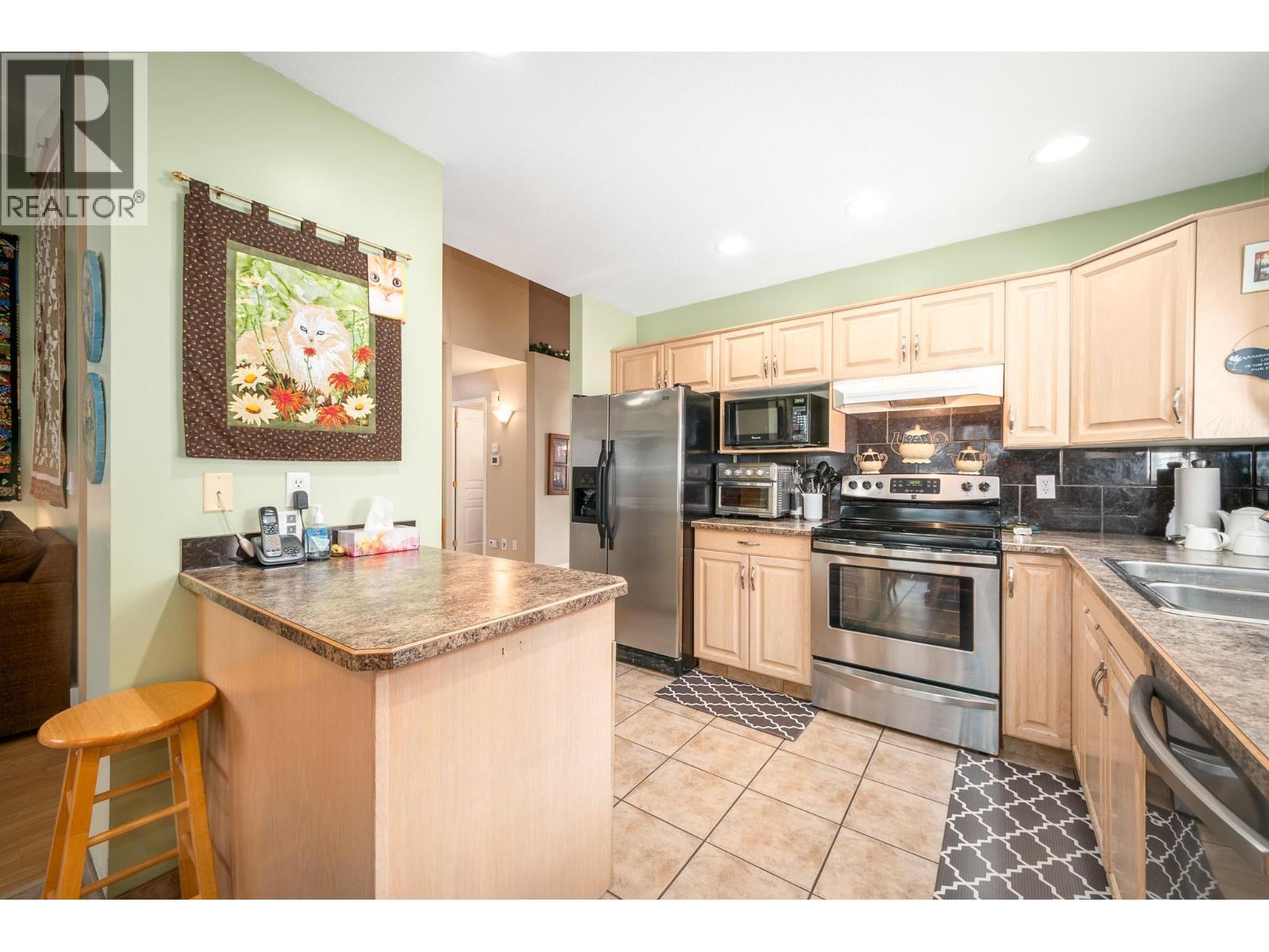 550 Yates Road Unit# 118, Kelowna, BC - Indoor Photo Showing Kitchen With Stainless Steel Kitchen