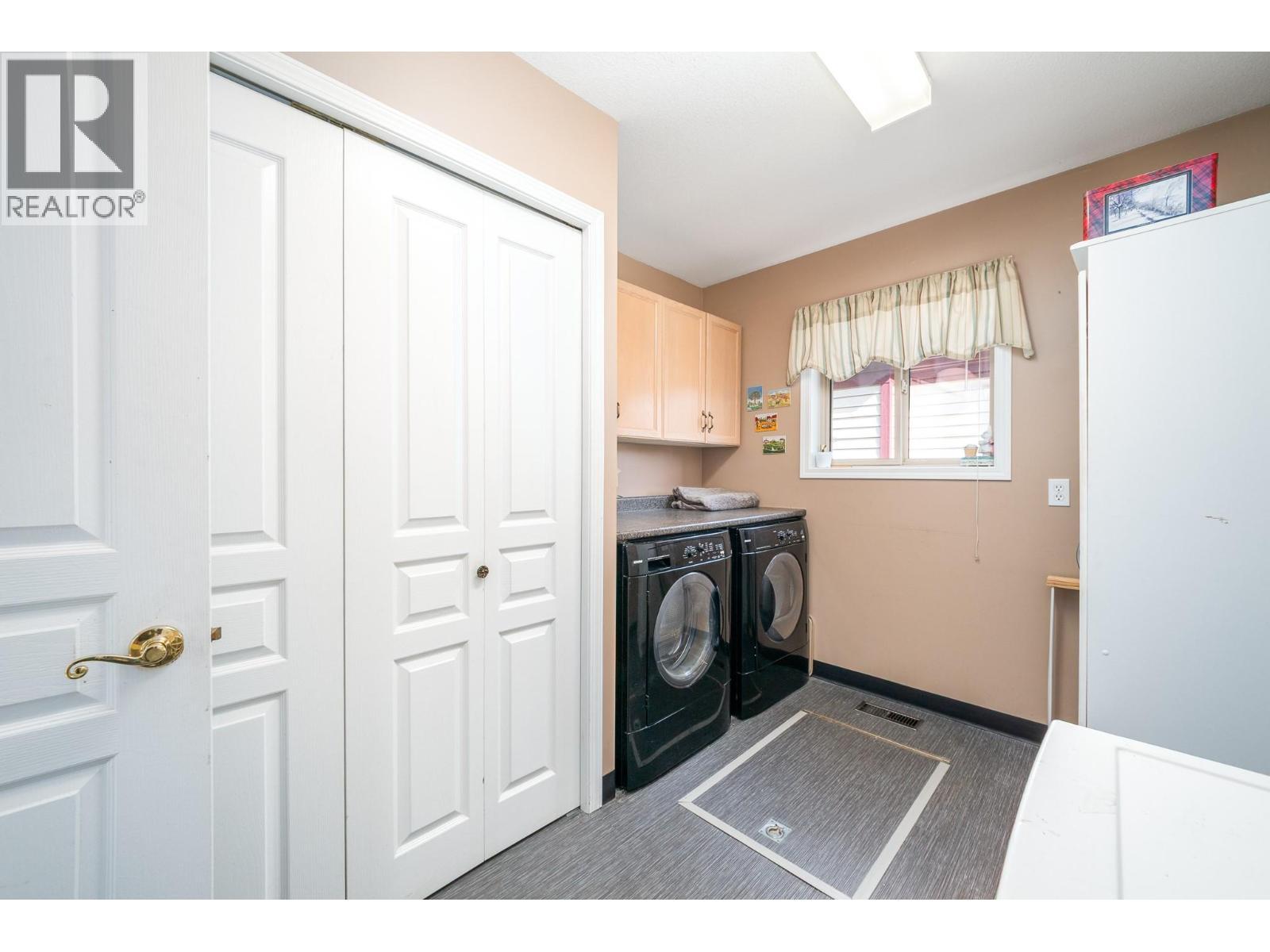 550 Yates Road Unit# 118, Kelowna, BC - Indoor Photo Showing Laundry Room
