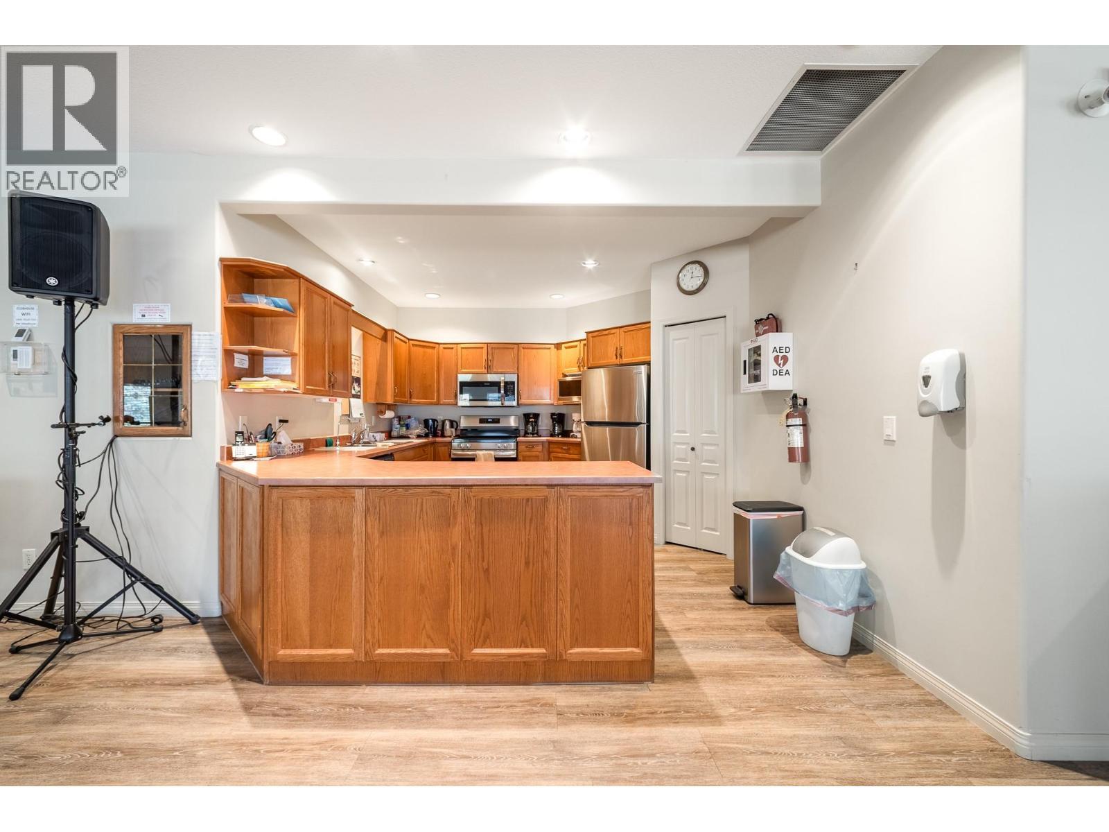 550 Yates Road Unit# 118, Kelowna, BC - Indoor Photo Showing Kitchen