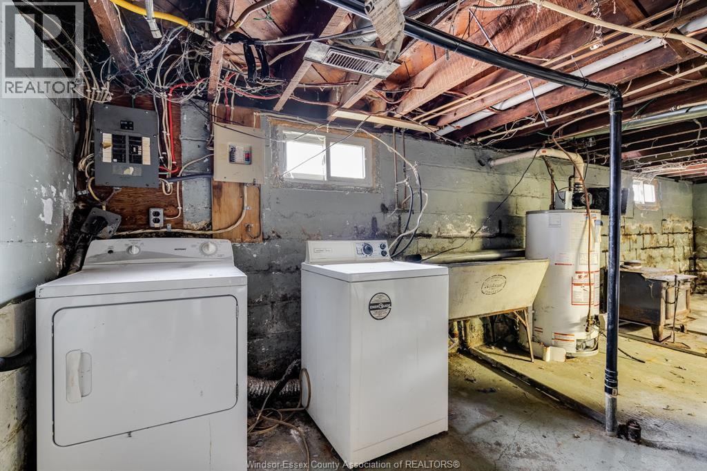 1541 Albert, Windsor, ON - Indoor Photo Showing Laundry Room