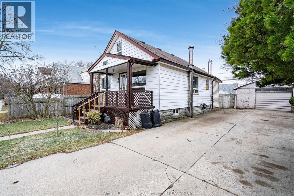 1541 Albert, Windsor, ON - Outdoor