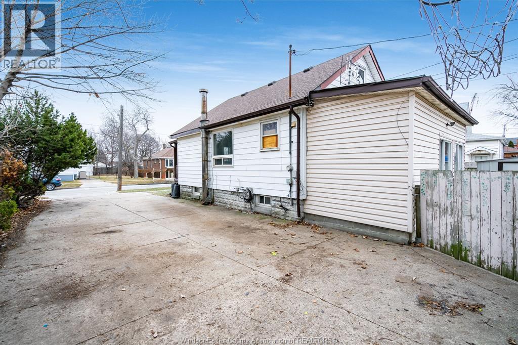 1541 Albert, Windsor, ON - Outdoor