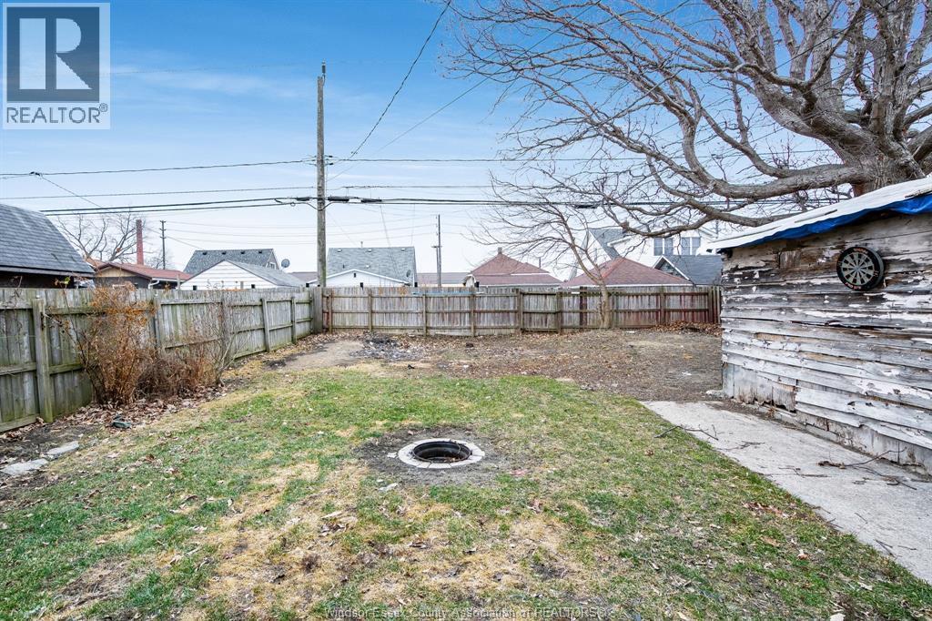 1541 Albert, Windsor, ON - Outdoor