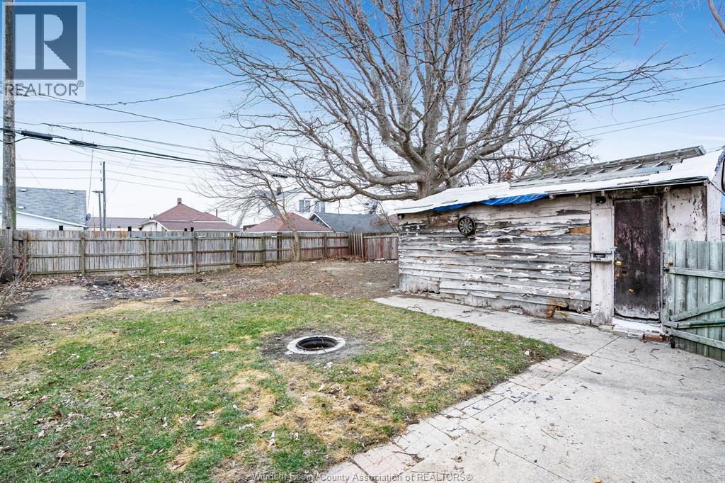 1541 Albert, Windsor, ON - Outdoor
