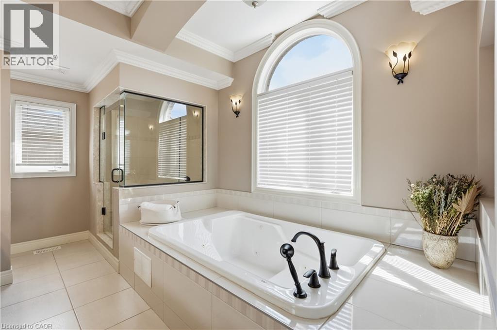240 Cloverleaf Drive, Ancaster, ON - Indoor Photo Showing Bathroom