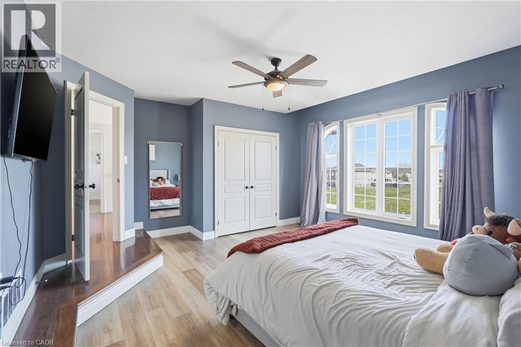 240 Cloverleaf Drive, Ancaster, ON - Indoor Photo Showing Bedroom