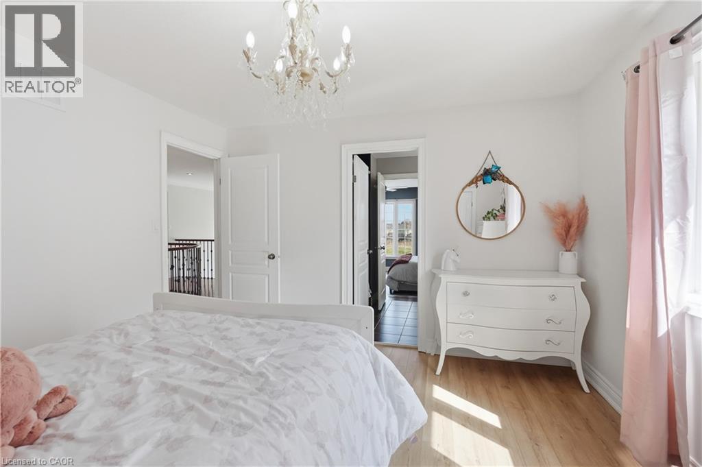 240 Cloverleaf Drive, Ancaster, ON - Indoor Photo Showing Bedroom