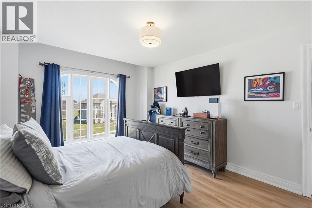 240 Cloverleaf Drive, Ancaster, ON - Indoor Photo Showing Bedroom
