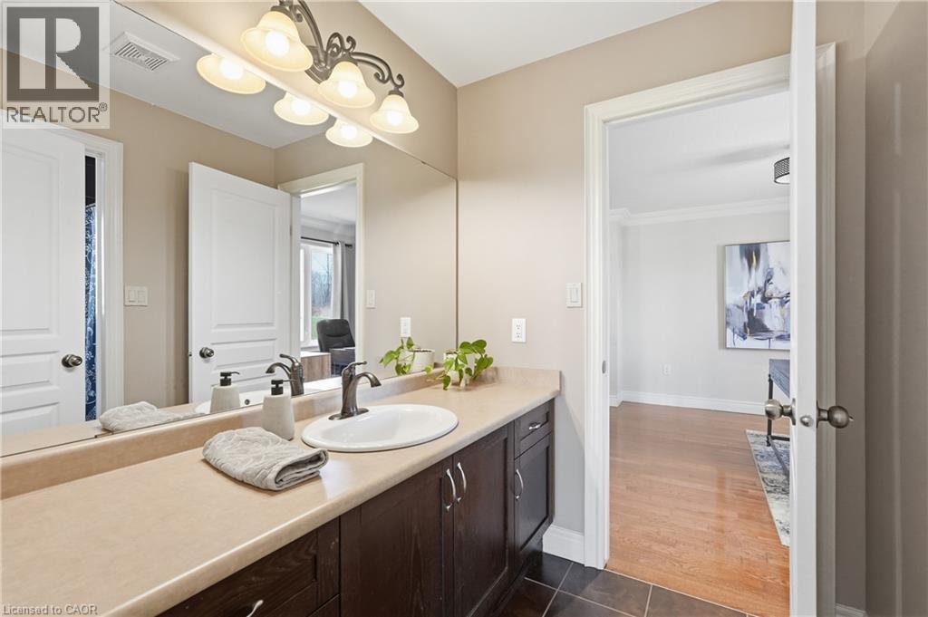 240 Cloverleaf Drive, Ancaster, ON - Indoor Photo Showing Bathroom