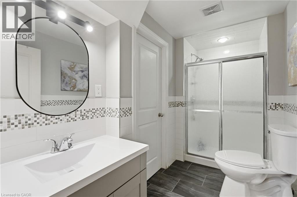 240 Cloverleaf Drive, Ancaster, ON - Indoor Photo Showing Bathroom