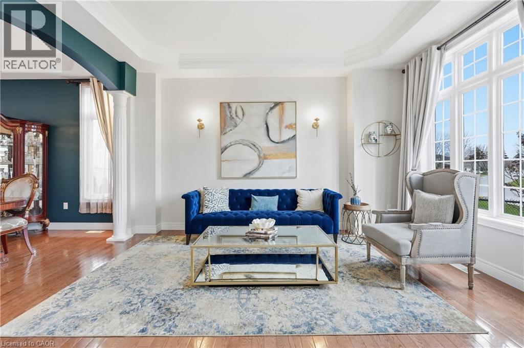 240 Cloverleaf Drive, Ancaster, ON - Indoor Photo Showing Living Room