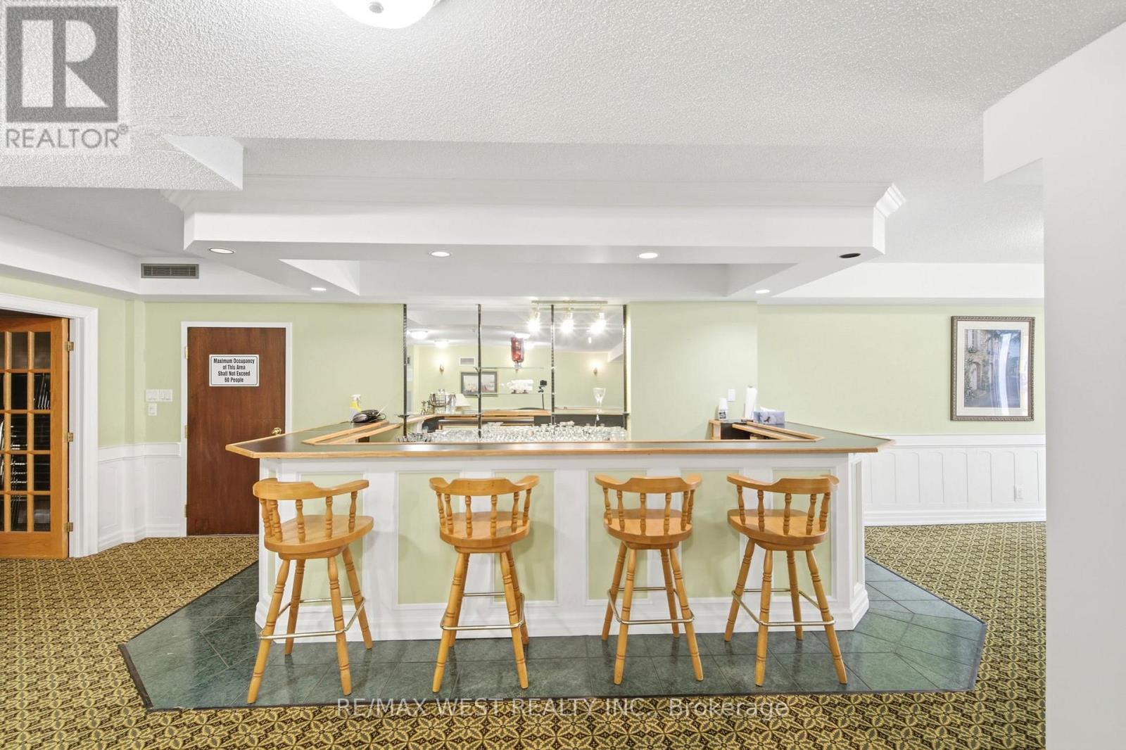 407 - 24 Chapel Street, Halton Hills, ON - Indoor Photo Showing Dining Room