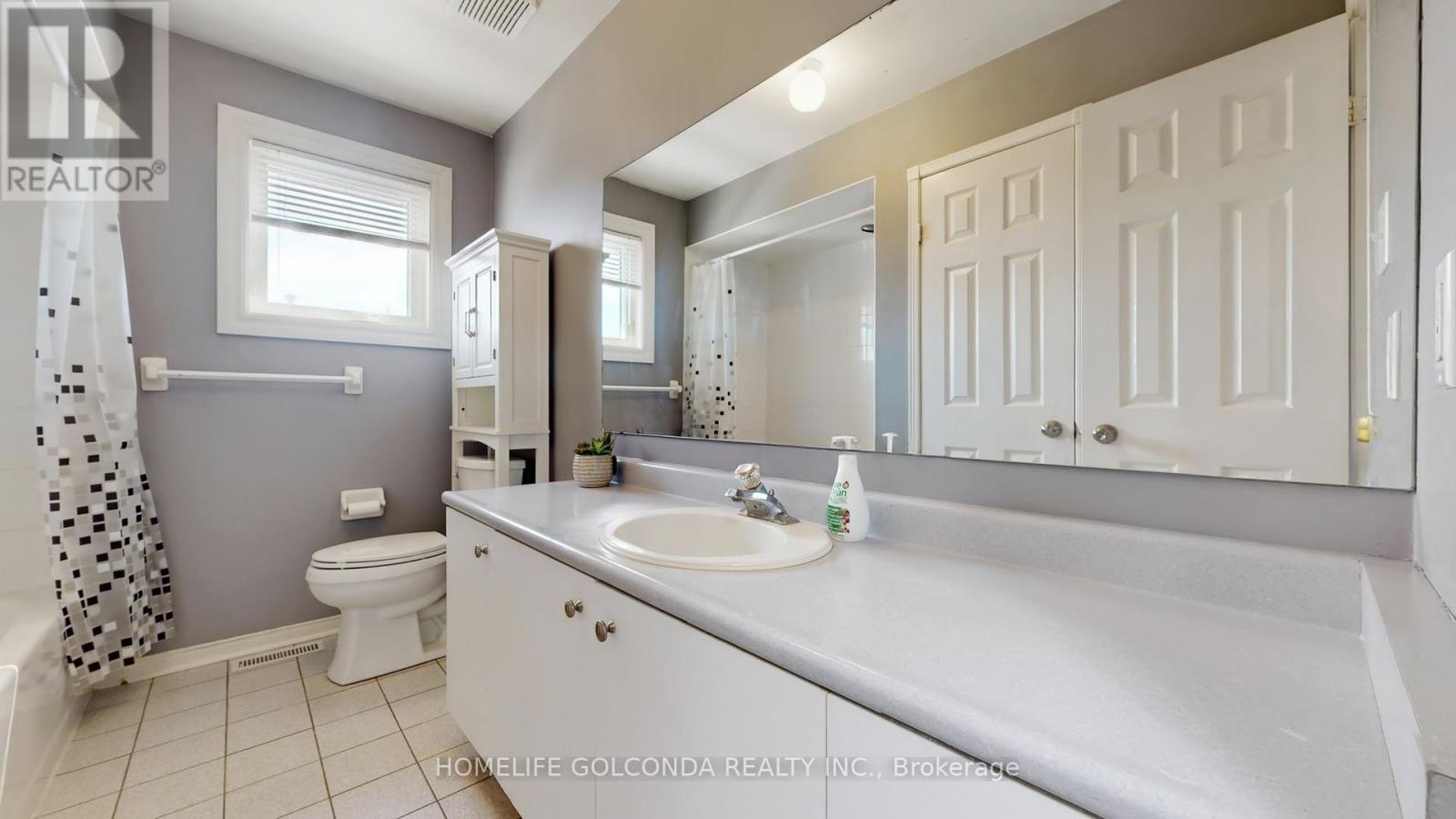 39 Etherington Crescent, Barrie, ON - Indoor Photo Showing Bathroom