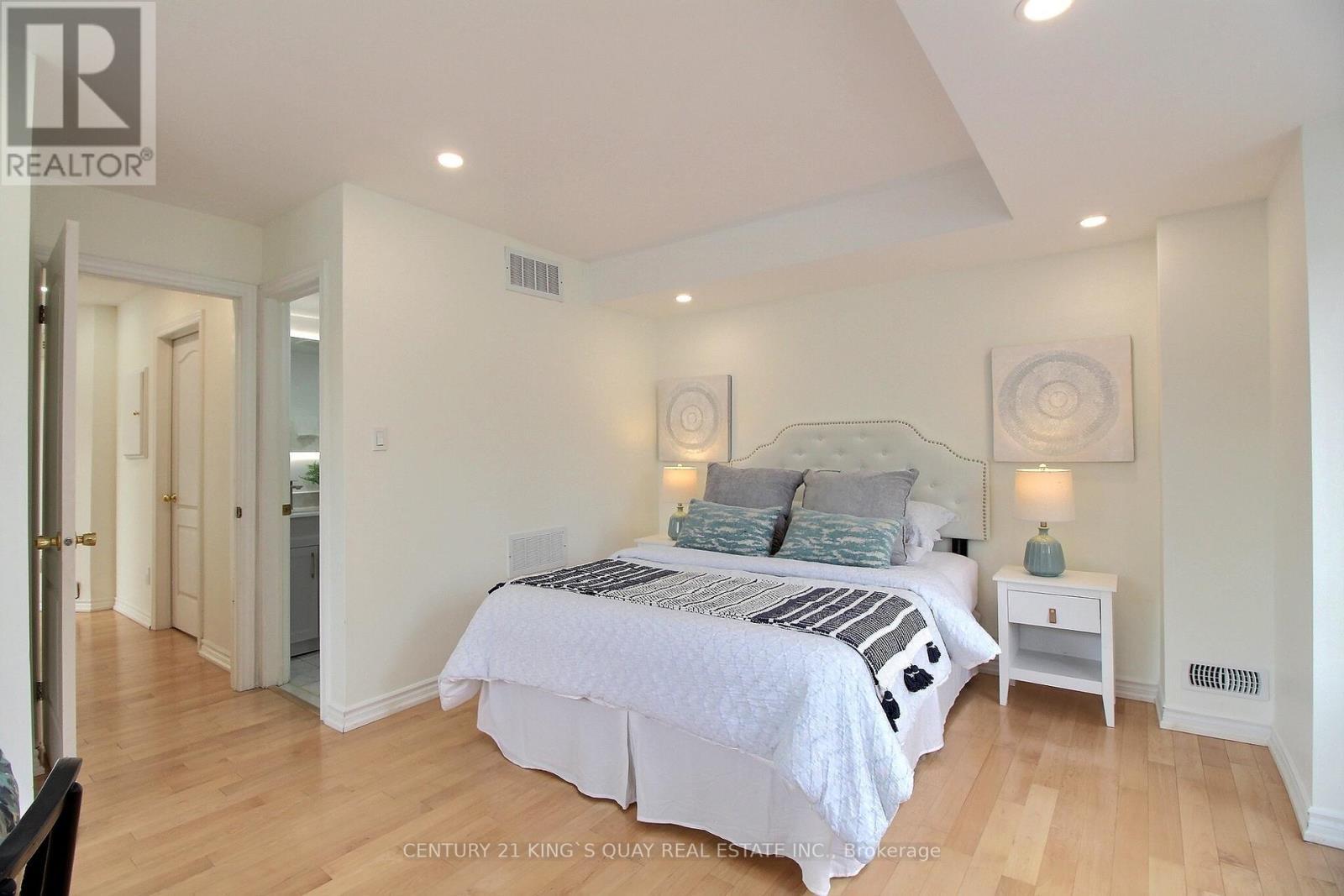 40 Leitchcroft Crescent, Markham, ON - Indoor Photo Showing Bedroom