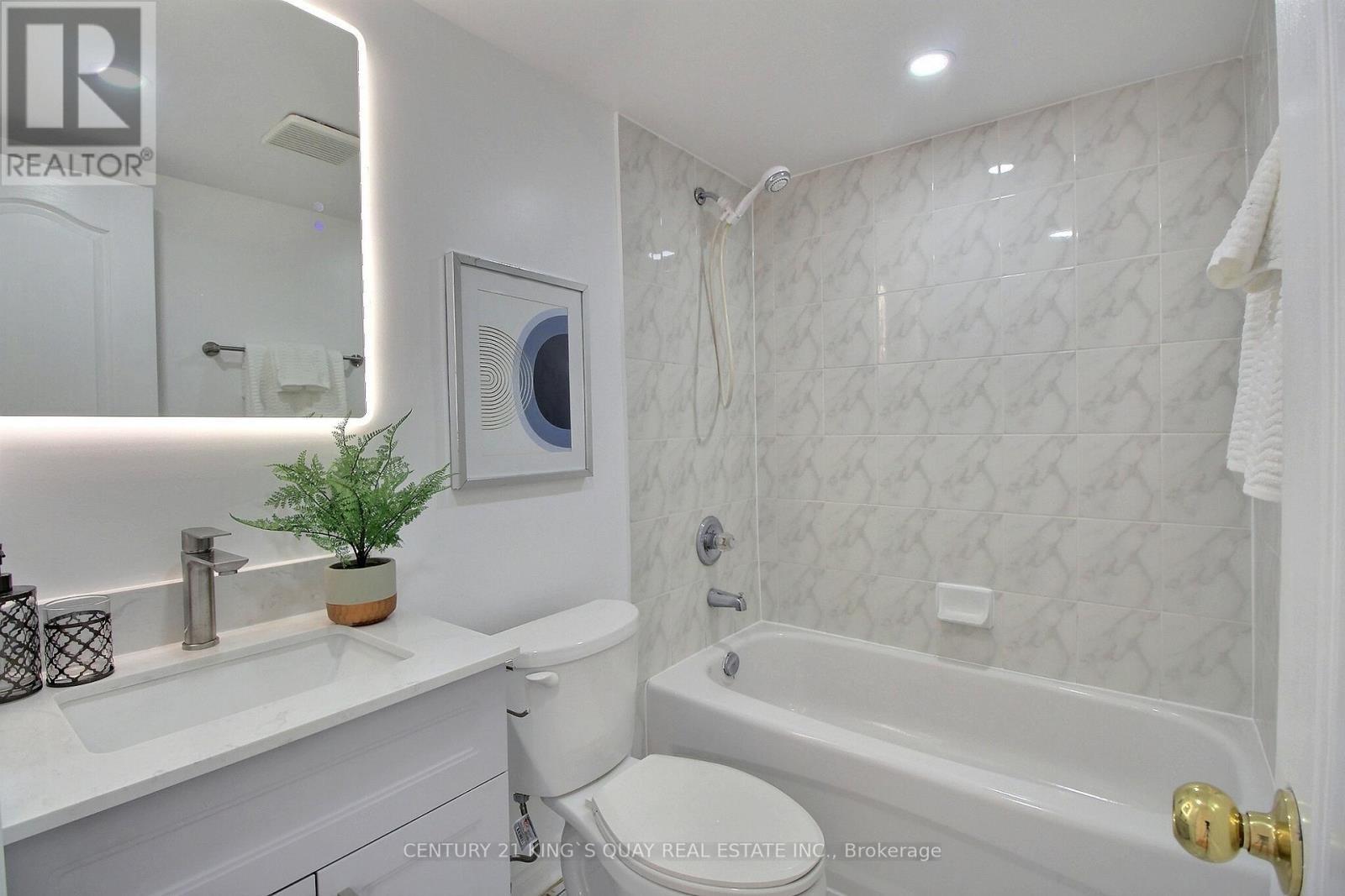 40 Leitchcroft Crescent, Markham, ON - Indoor Photo Showing Bathroom