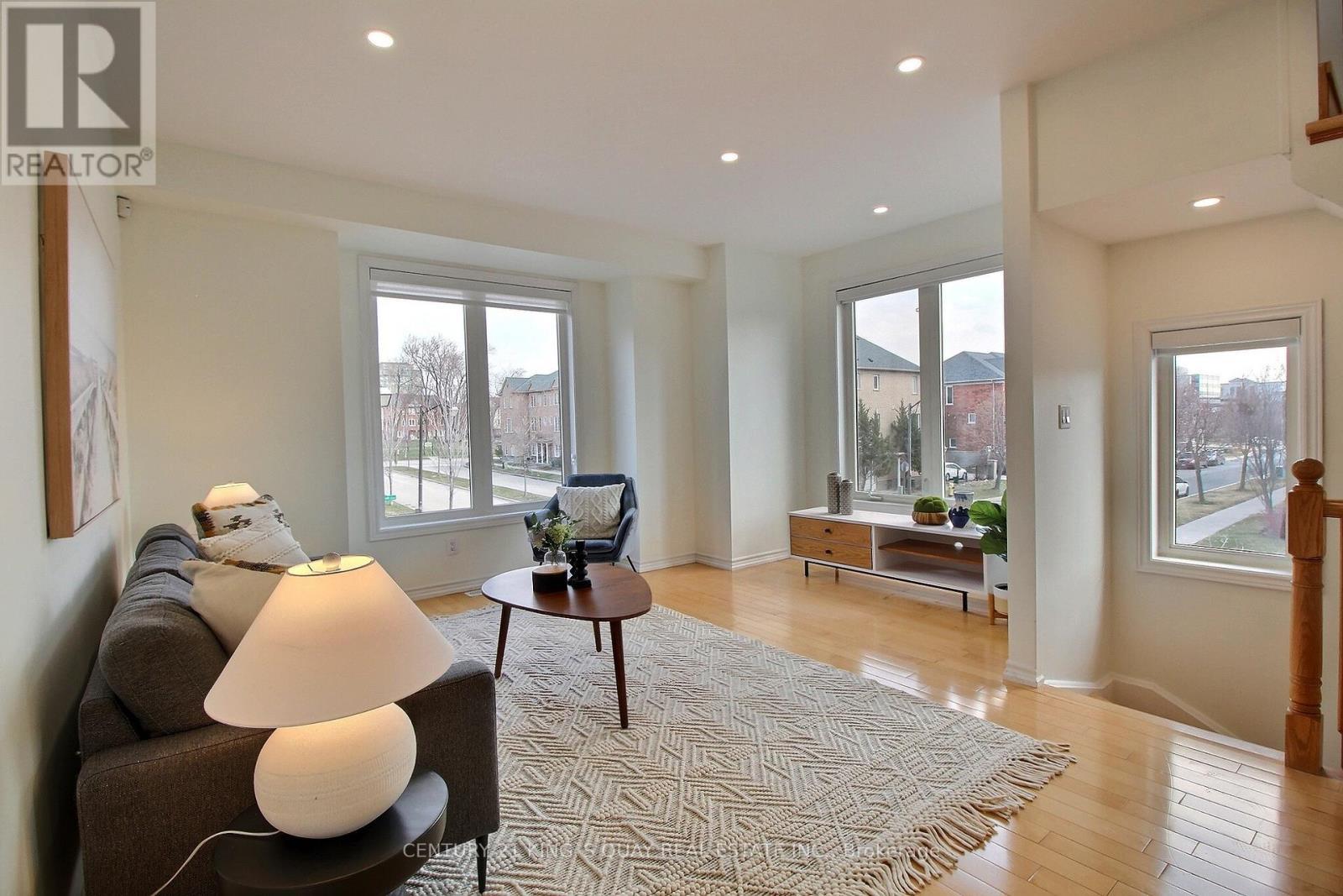 40 Leitchcroft Crescent, Markham, ON - Indoor Photo Showing Living Room