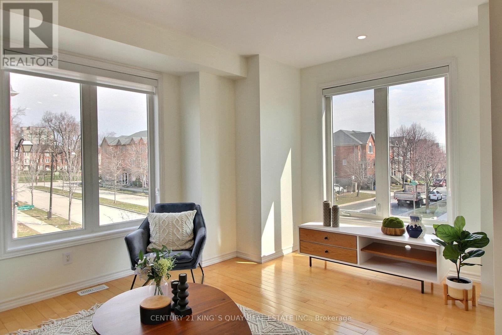 40 Leitchcroft Crescent, Markham, ON - Indoor Photo Showing Living Room