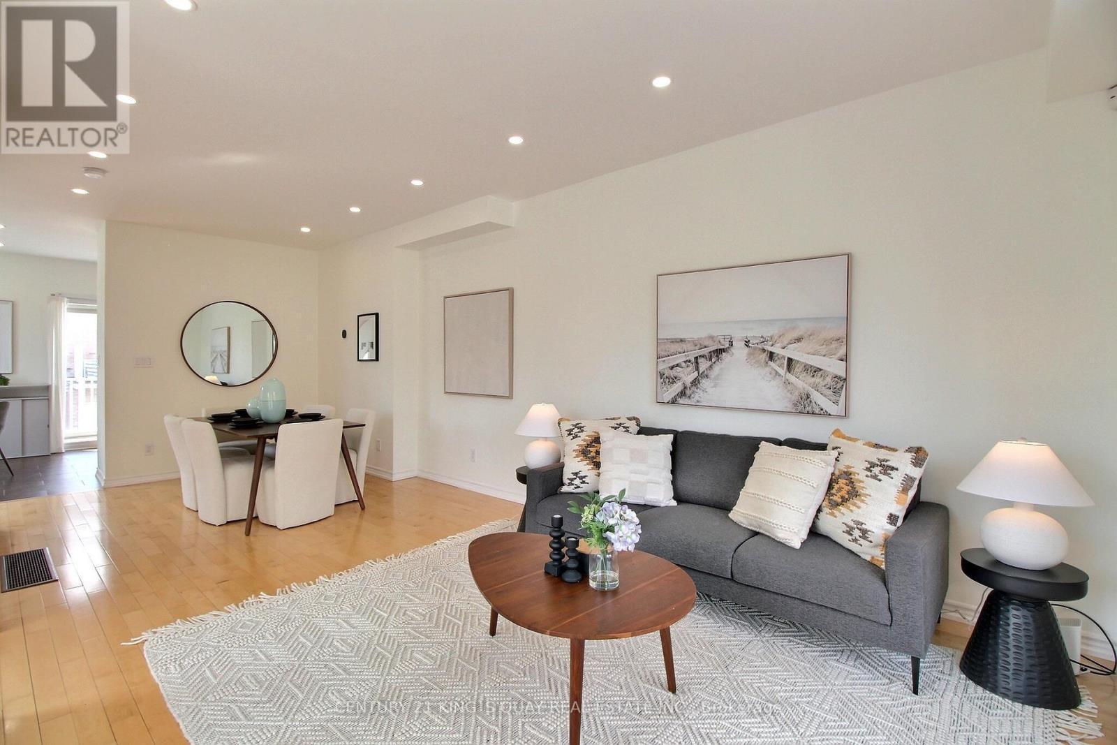 40 Leitchcroft Crescent, Markham, ON - Indoor Photo Showing Living Room
