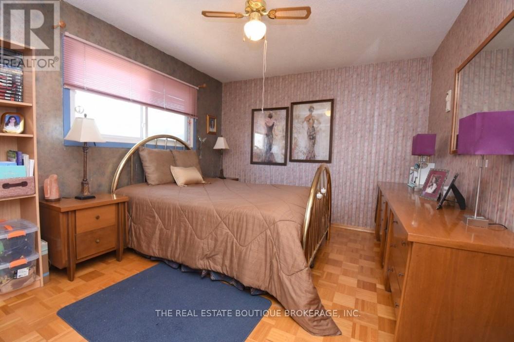 Primary Bedroom featuring large window - 1345 Colonsay Drive, Burlington, ON