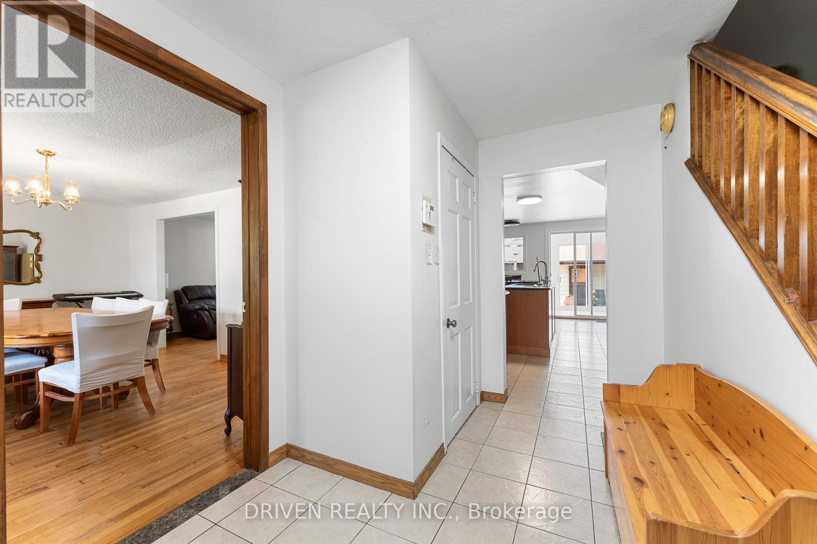 A bright layout with timeless potential. - 876 Pinecrest Road, Ottawa, ON - Indoor