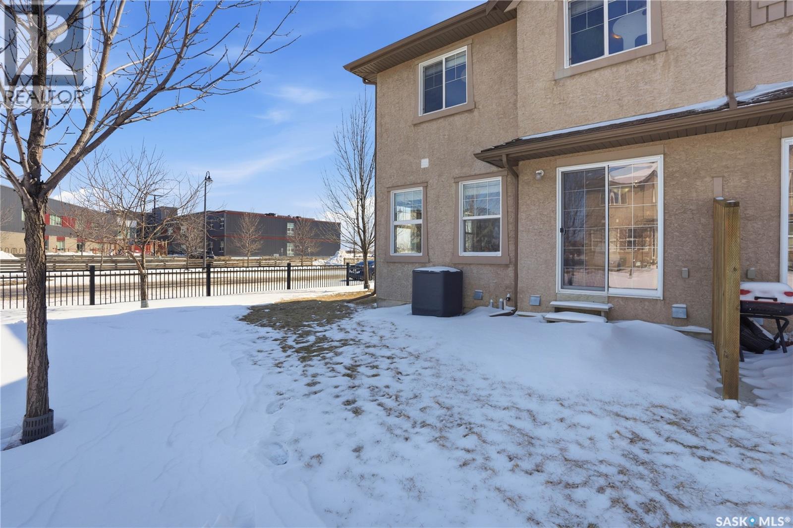 701 710 Gordon Road, Saskatoon, SK - Outdoor