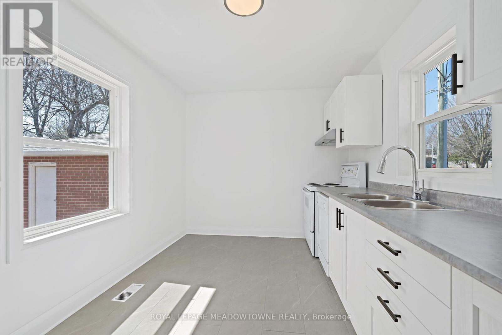 3 Bard Lane, Halton Hills, ON - Indoor Photo Showing Kitchen With Double Sink