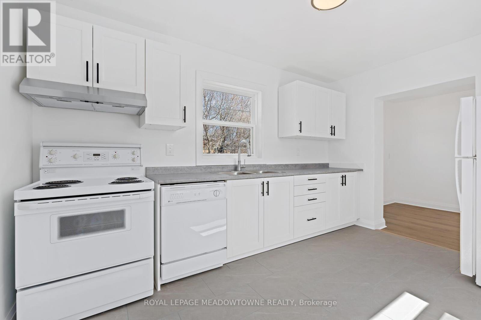3 Bard Lane, Halton Hills, ON - Indoor Photo Showing Kitchen