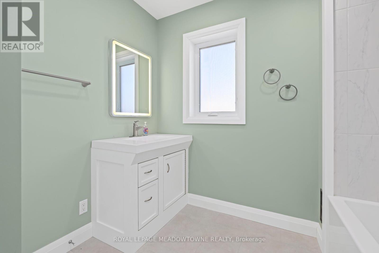 3 Bard Lane, Halton Hills, ON - Indoor Photo Showing Bathroom