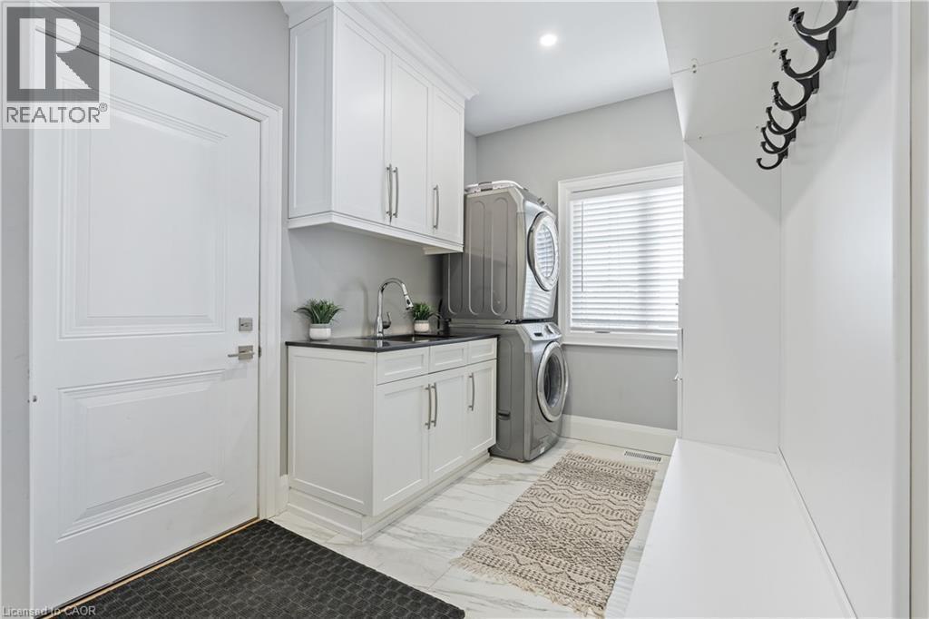 9677 Tenth Sideroad, Erin, ON - Indoor Photo Showing Laundry Room