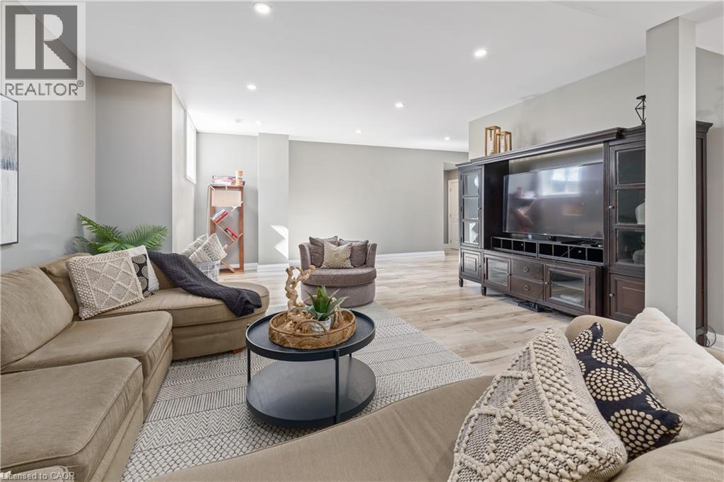 9677 Tenth Sideroad, Erin, ON - Indoor Photo Showing Living Room