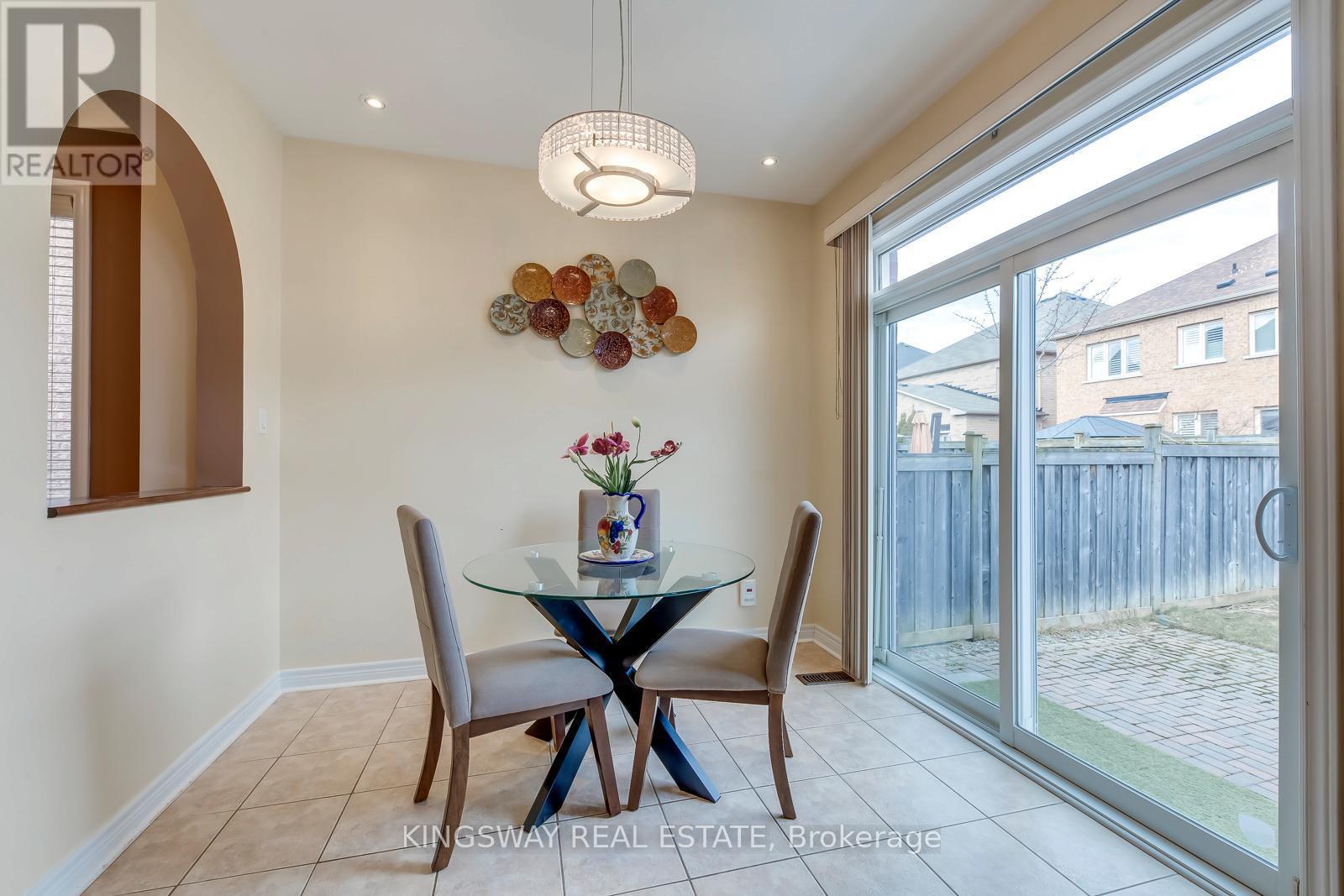 5479 Fudge Terrace, Mississauga, ON - Indoor Photo Showing Dining Room